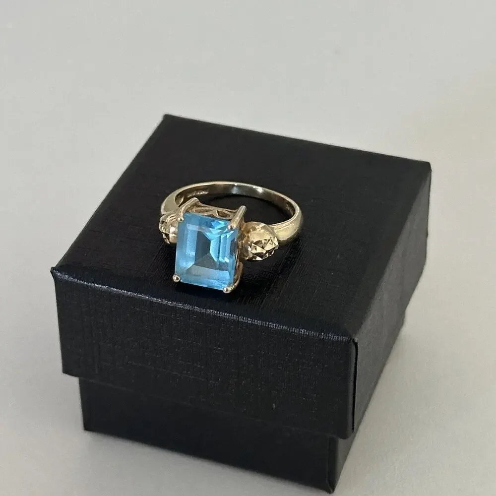 Cyde Duneier Designer 10K Yellow Gold Blue Topaz Emerald Cut Ring Size 6
